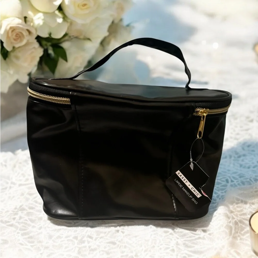 Large make-up bag for woman (NWT)